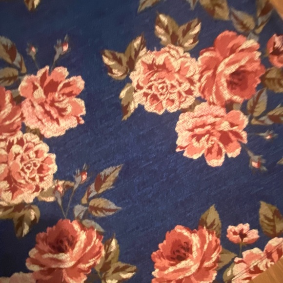 Oddy Floral Top - Picture 9 of 10